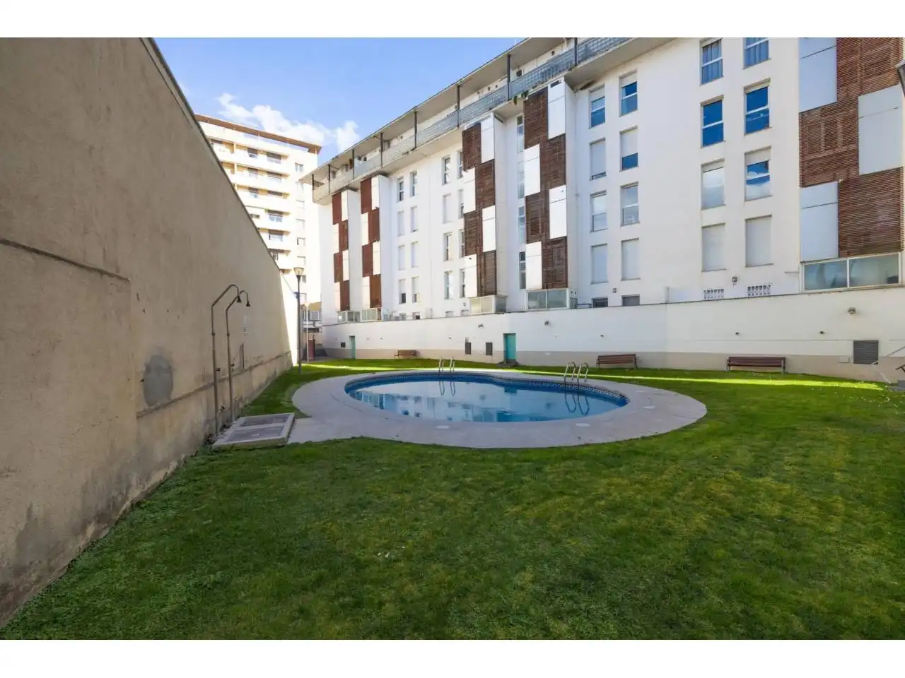 Swimming pool of Flat for sale in Girona  with Air Conditioner, Heating and Parquet flooring