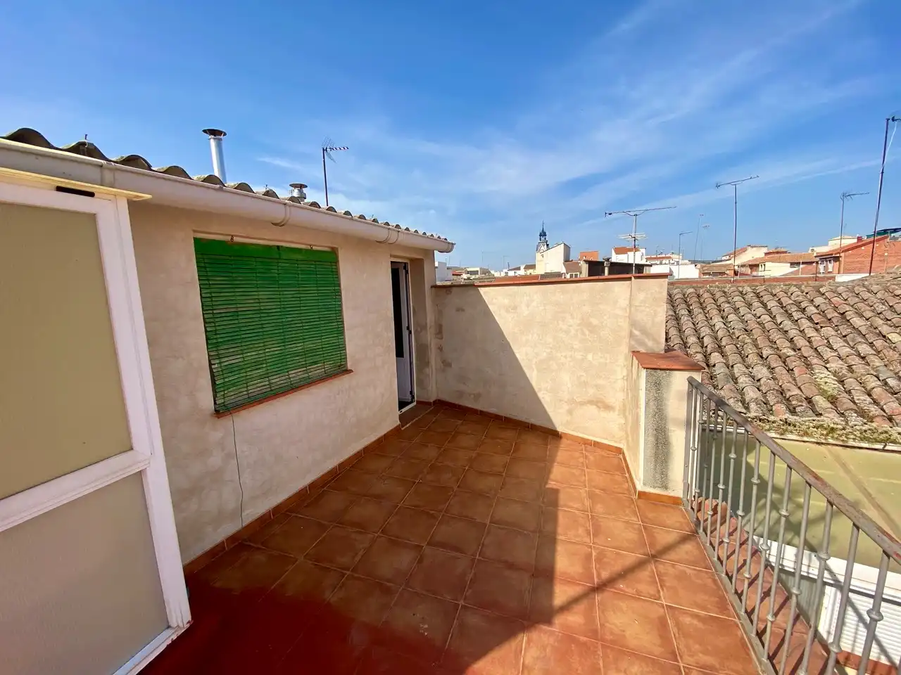 Vista exterior de Casa adosada en venda en Calzada de Calatrava amb Aire condicionat, Terrassa i Moblat