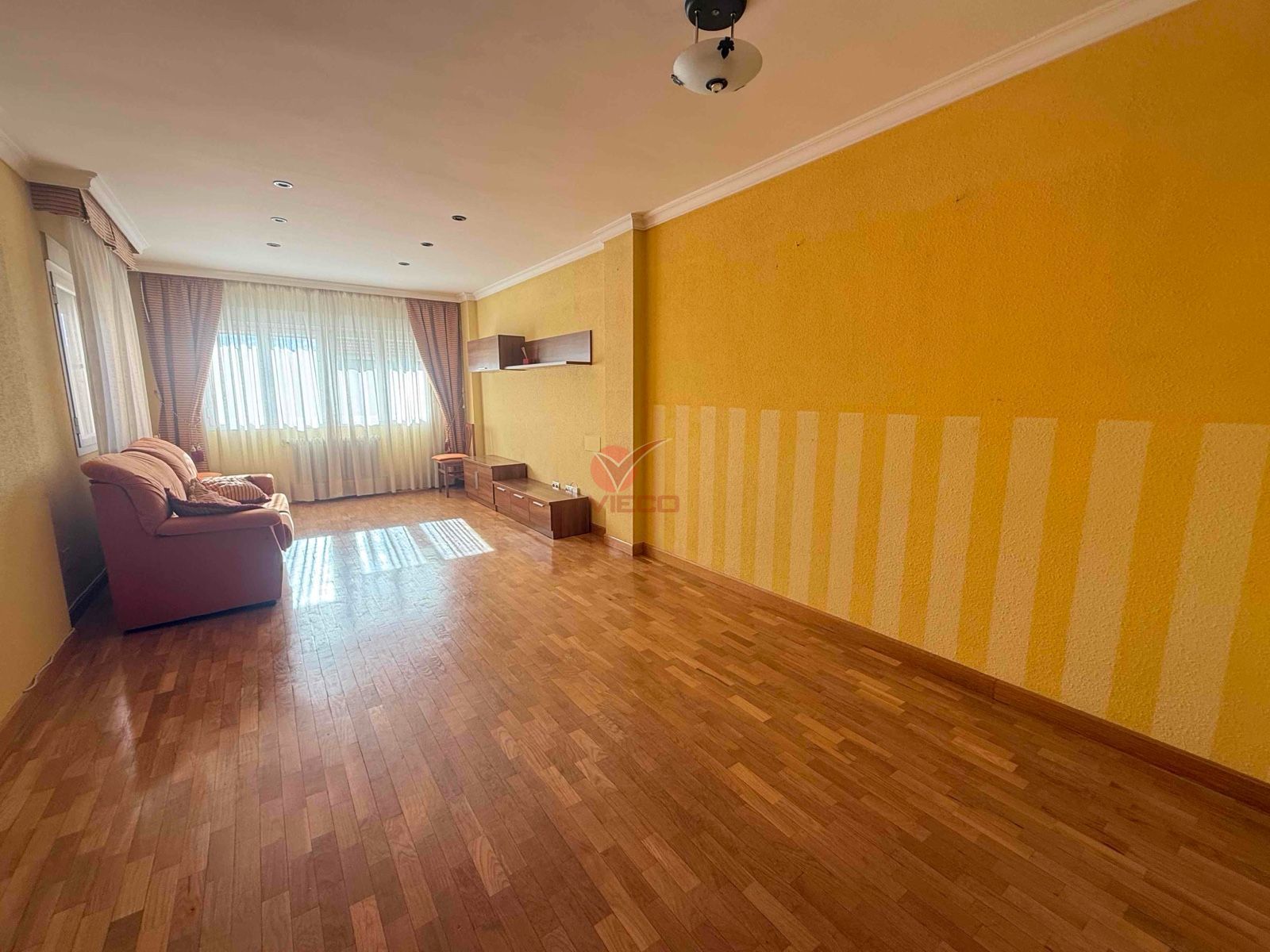 Living room of Flat for sale in Cuenca Capital  with Heating, Storage room and Swimming Pool