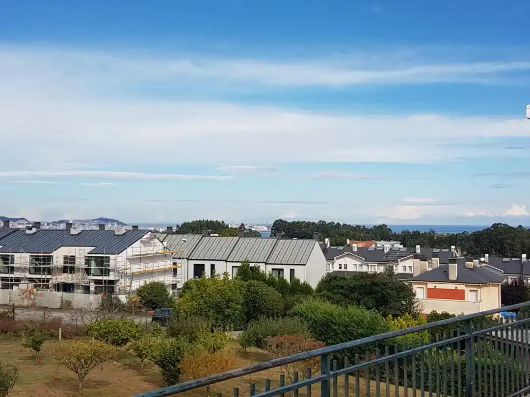 Vista exterior de Casa o xalet en venda en Oleiros amb Balcó