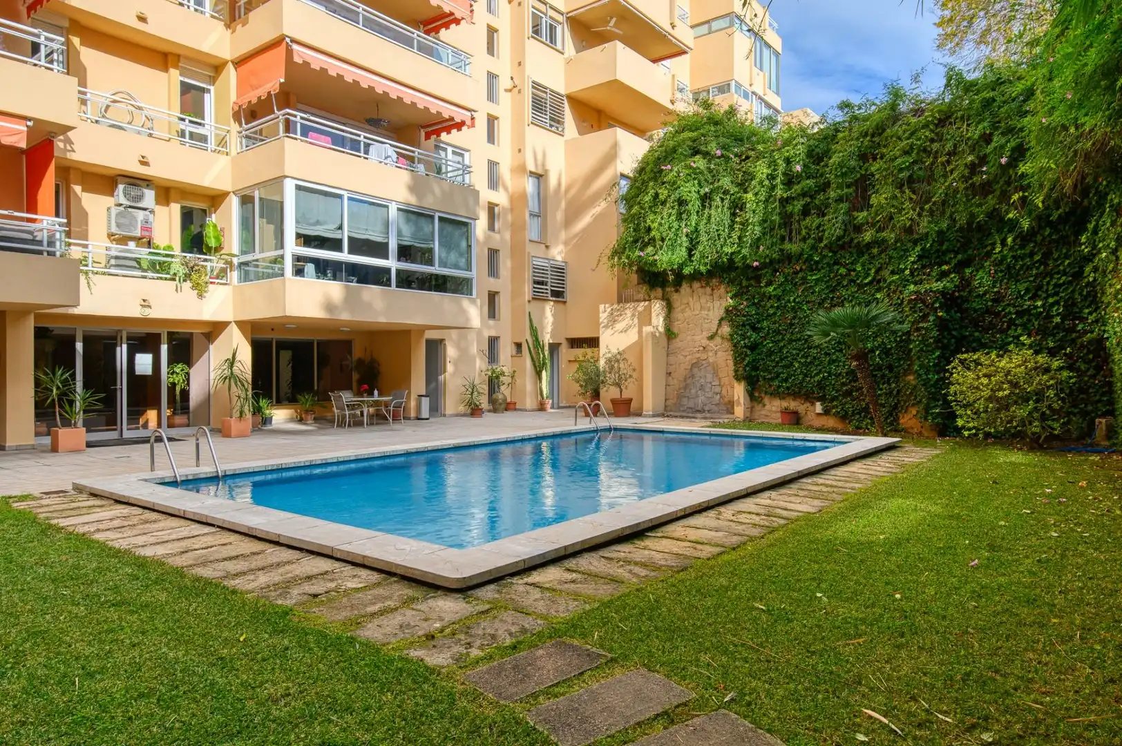 Piscina de Dúplex en venta en  Palma de Mallorca con Aire acondicionado, Calefacción y Jardín privado