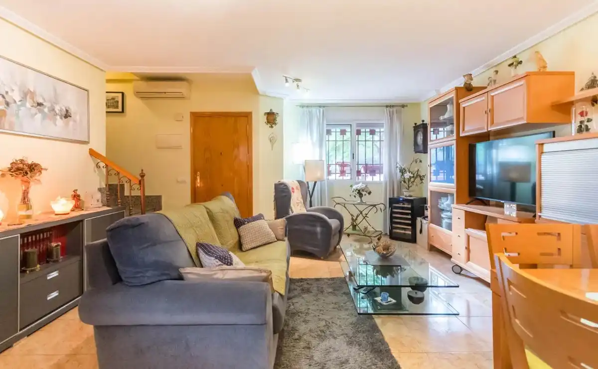 Sala d'estar de Casa adosada en venda en Málaga amb Terrassa i Piscina comunitària