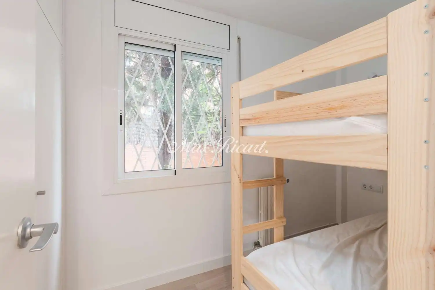 Schlafzimmer von Wohnung zum Verkauf in Barcelona mit Klimaanlage, Heizung und Terrasse