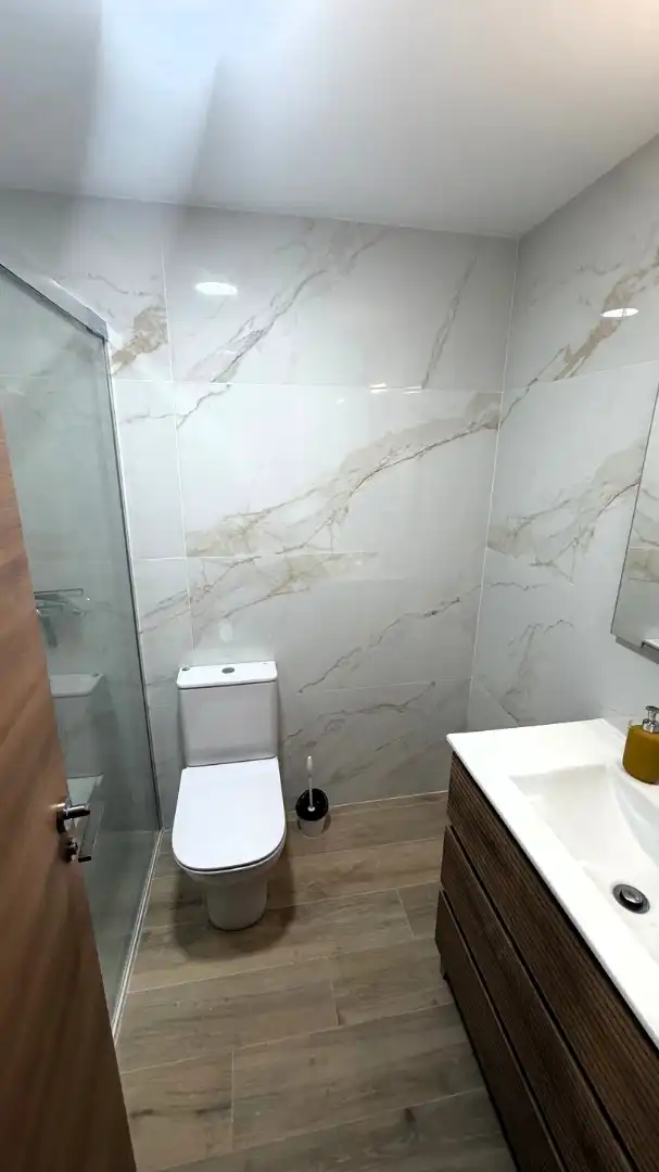 Bathroom of Flat for rent in Valencia  with Air Conditioner, Terrace and Furnished