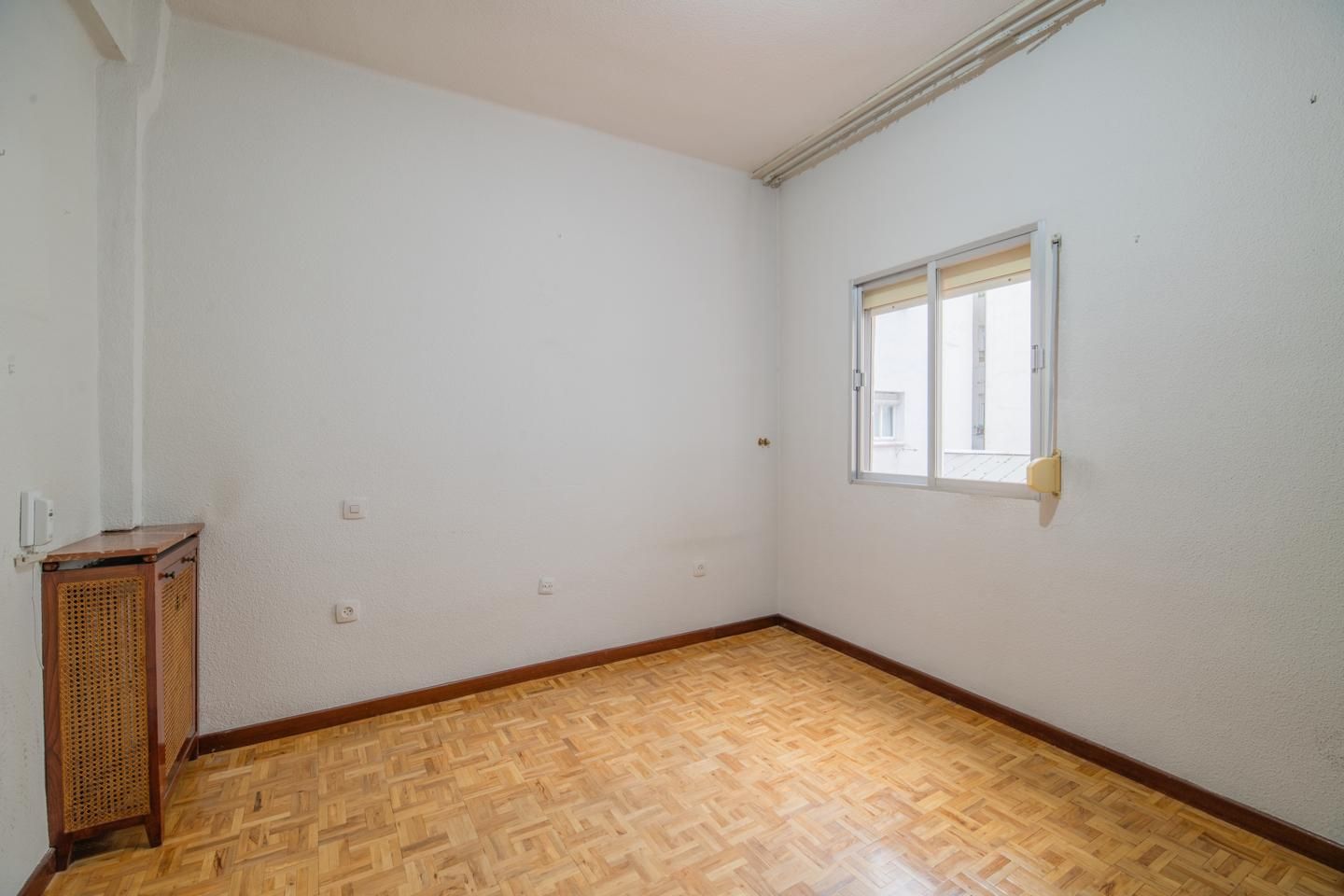 Bedroom of Flat for sale in  Madrid Capital  with Air Conditioner, Heating and Terrace