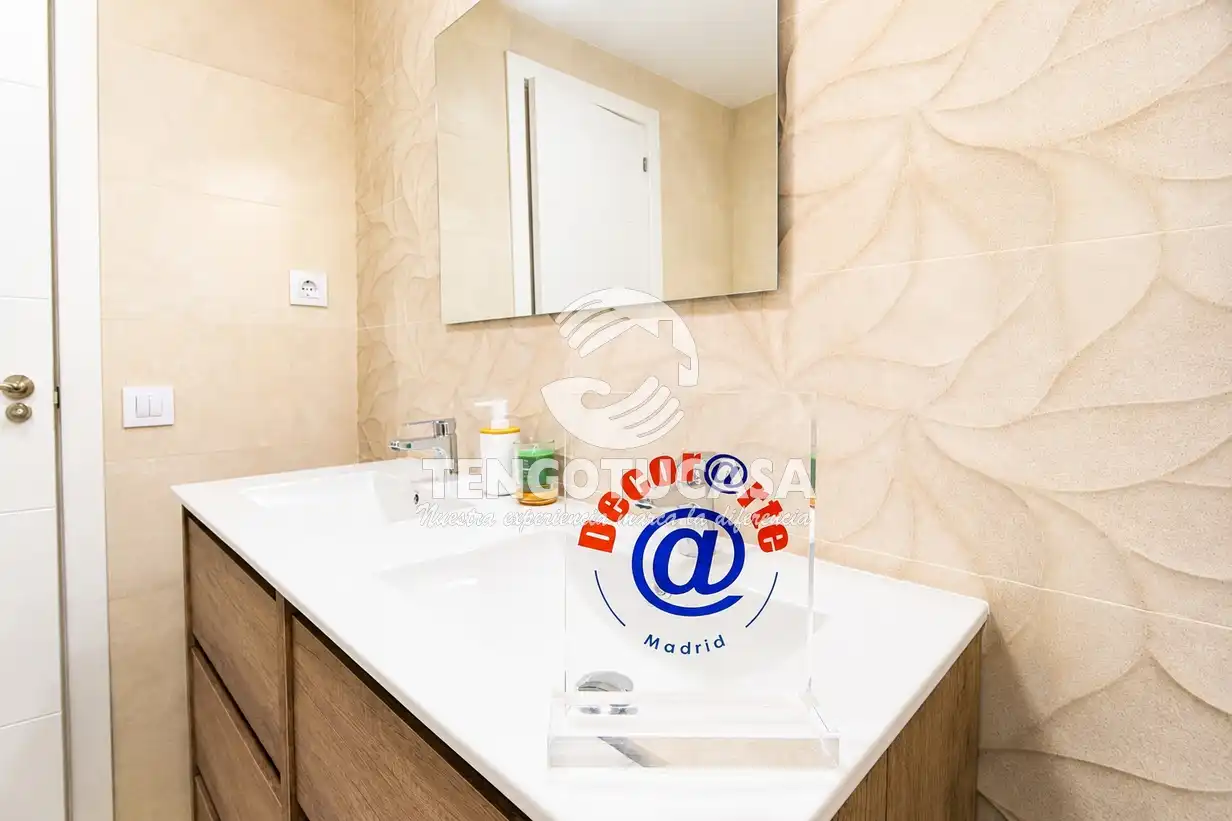 Badezimmer von Wohnung zum Verkauf in Madrid mit Klimaanlage, Heizung und Parkett