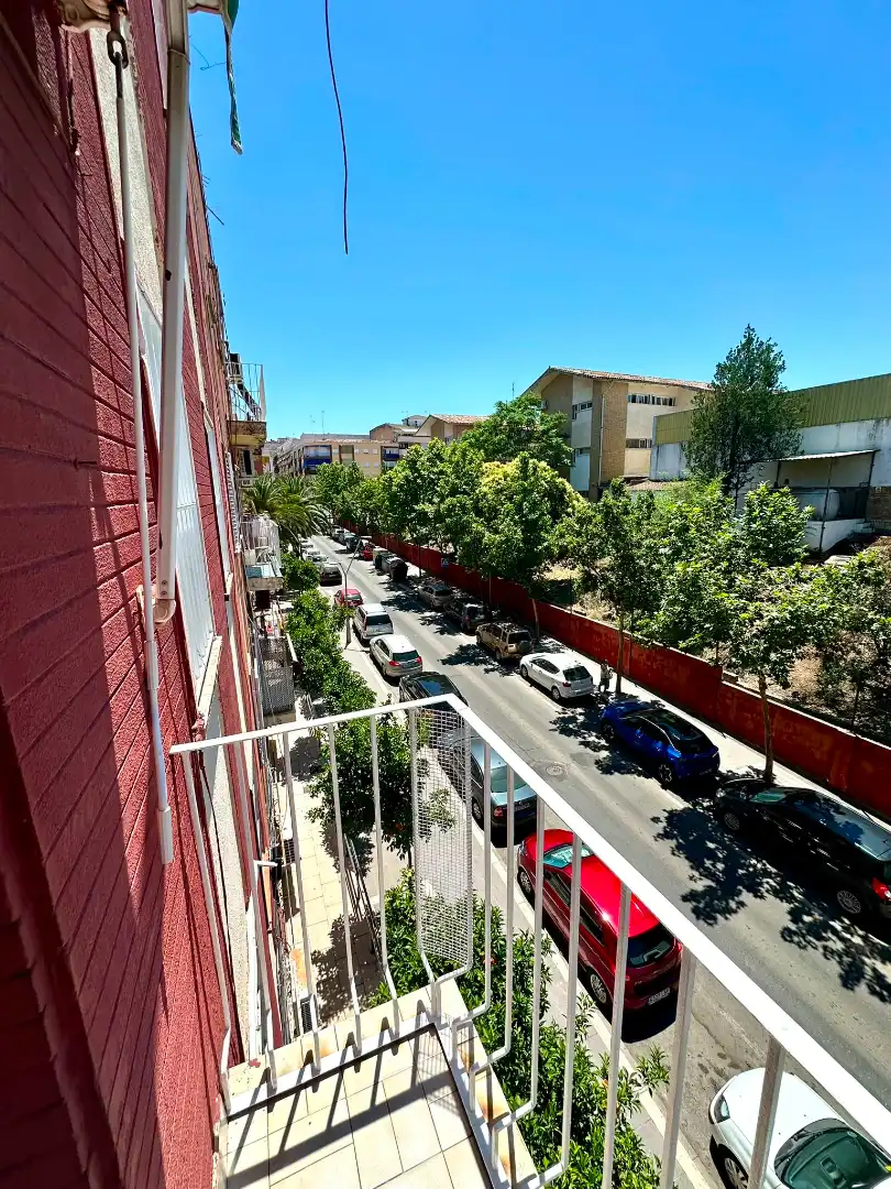 Außenansicht von Wohnung zur Miete in Linares mit Möbliert, Ofen und Waschmaschine