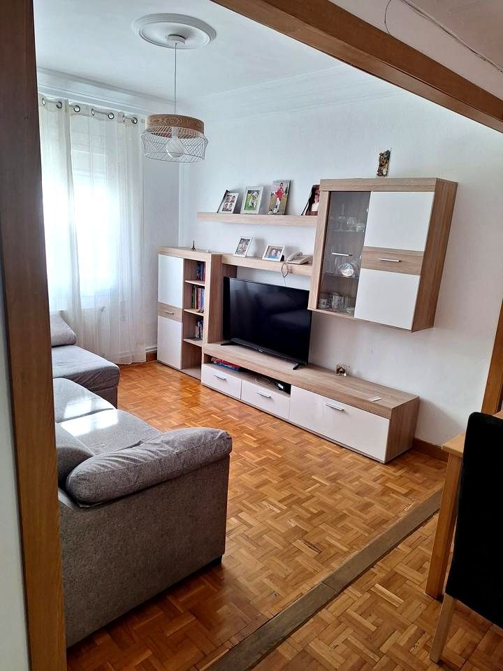 Sala de estar de Piso en venta en  Logroño con Calefacción y Amueblado