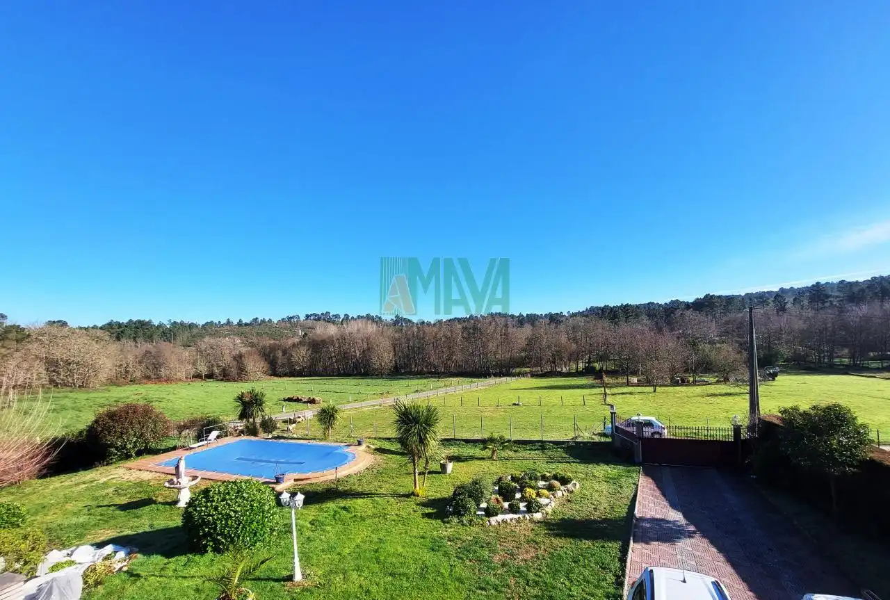 Jardí de Casa o xalet en venda en San Cibrao das Viñas amb Calefacció, Jardí privat i Parquet
