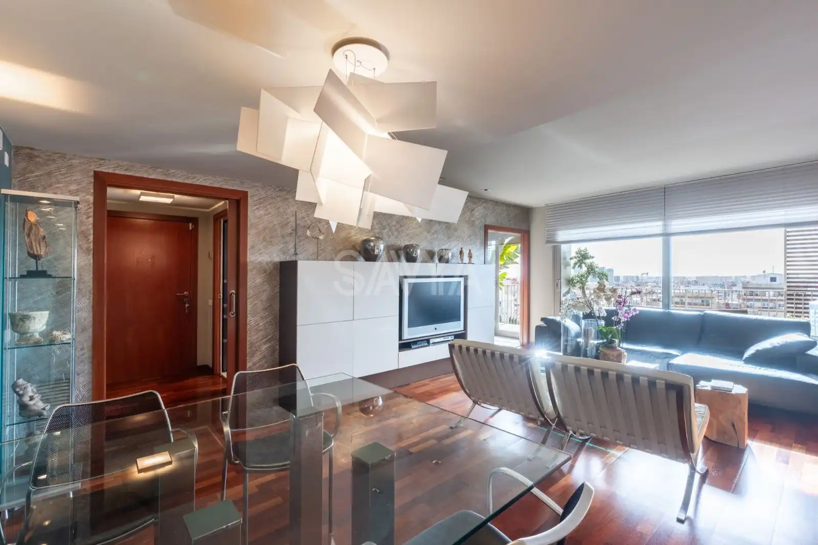 Sala de estar de Ático en venta en L'Hospitalet de Llobregat con Aire acondicionado, Calefacción y Parquet