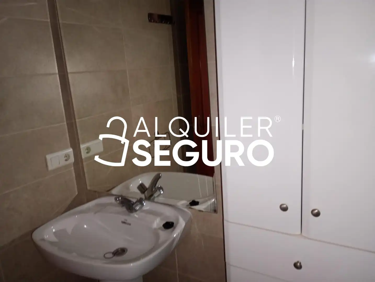 Bany de Pis de lloguer en Málaga amb Aire condicionat, Terrassa i Moblat
