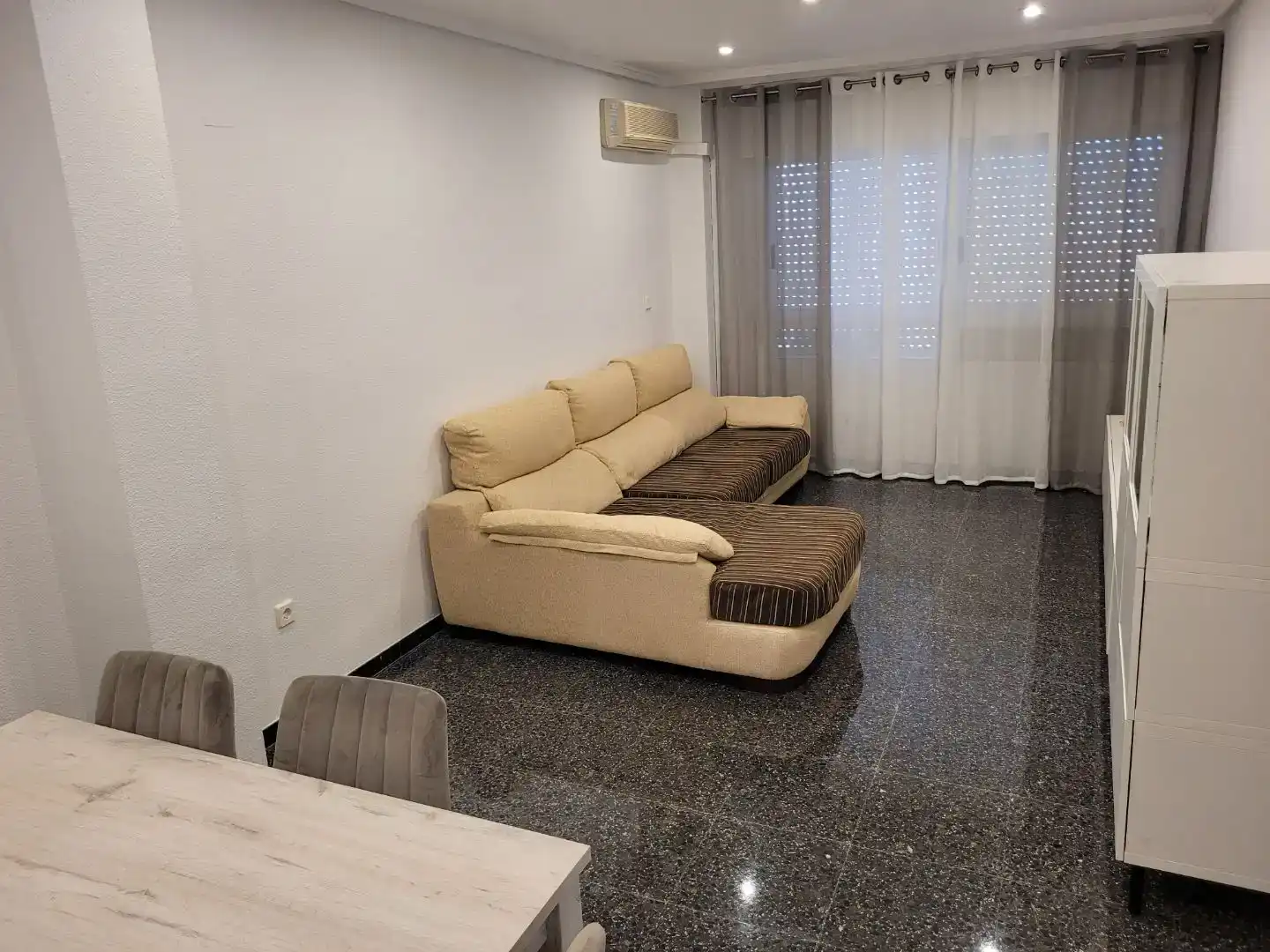 Living room of Flat for rent in Aspe  with Air Conditioner and Balcony