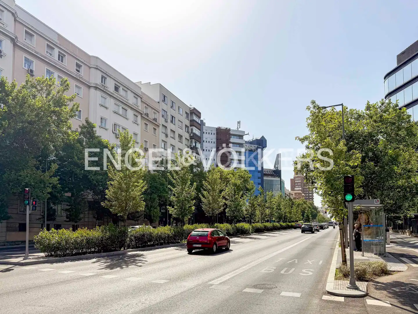 Vista exterior de Piso en venta en Madrid con Calefacción y Parquet