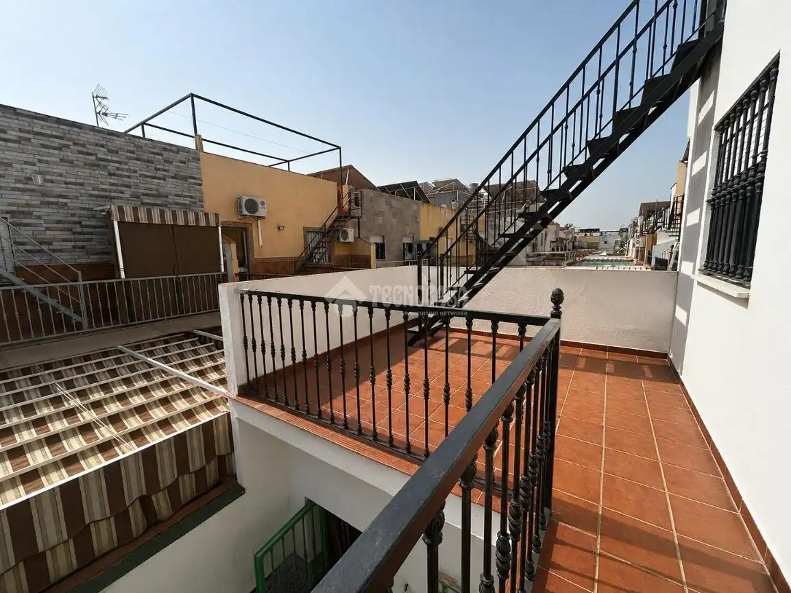 Terrassa de Casa adosada en venda en La Rinconada amb Aire condicionat, Terrassa i Balcó