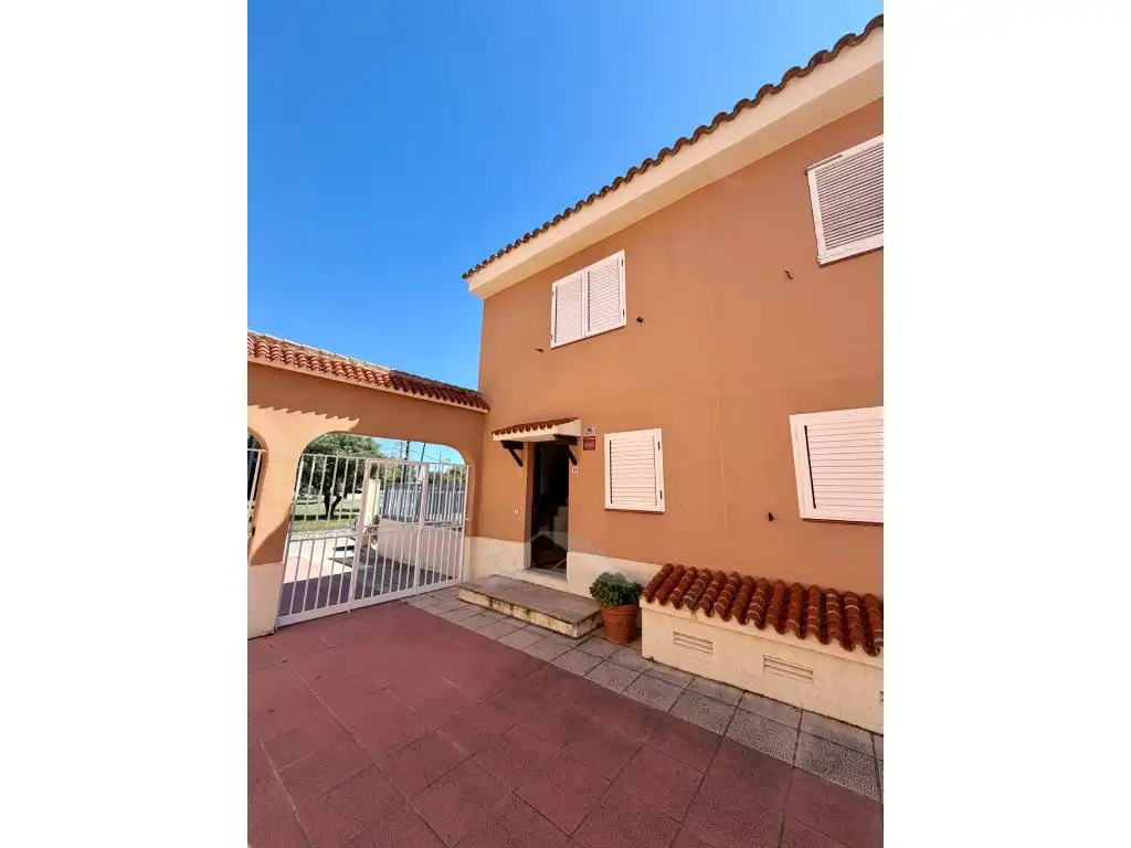 Vista exterior de Casa o xalet en venda en Cambrils amb Piscina comunitària