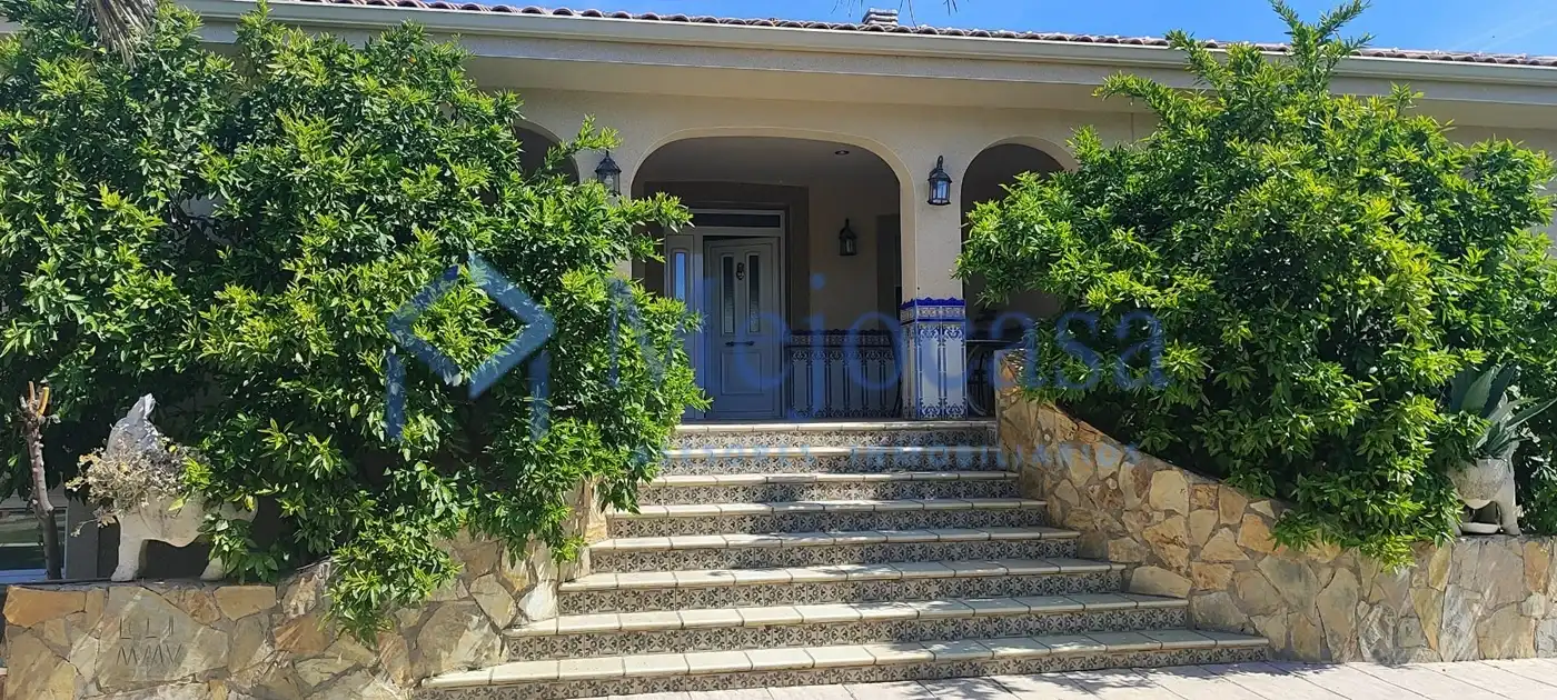 Vista exterior de Casa o xalet en venda en Valdetorres de Jarama amb Calefacció, Jardí privat i Terrassa