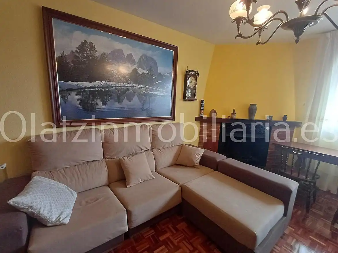 Living room of Flat for sale in Medina de Pomar  with Heating, Terrace and Community pool