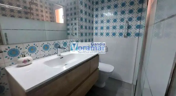 Bathroom of Flat for rent in Gandia