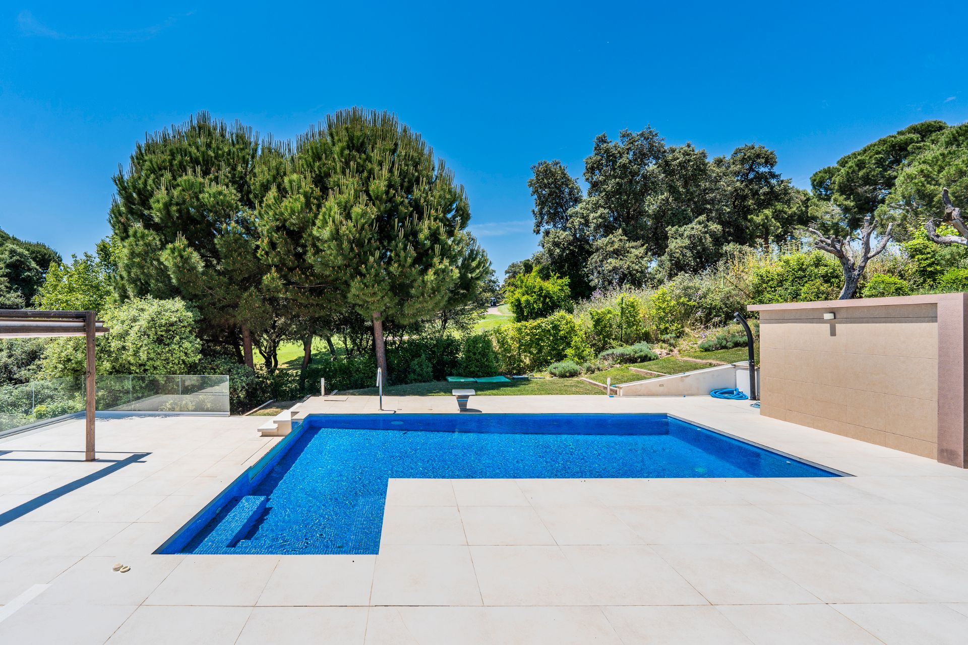 Swimming pool of House or chalet for sale in Ciudalcampo  with Air Conditioner, Private garden and Terrace
