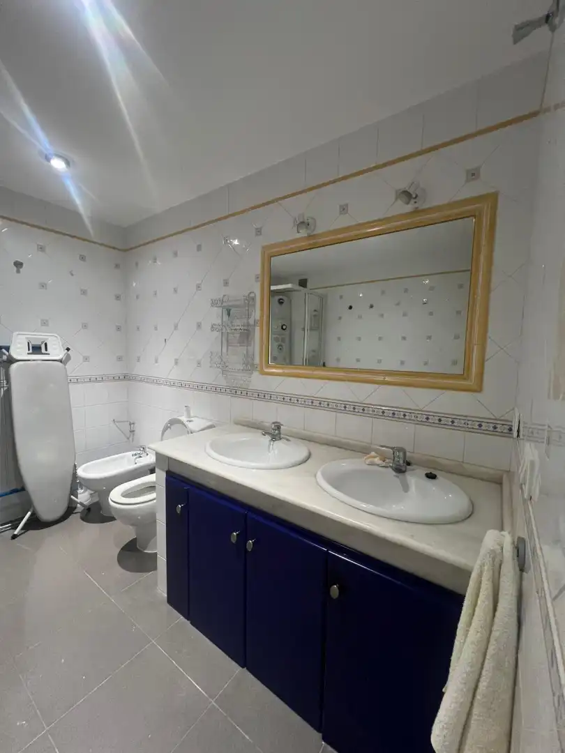 Baño de Apartamento en venta en Lugo con Calefacción, Trastero y Amueblado