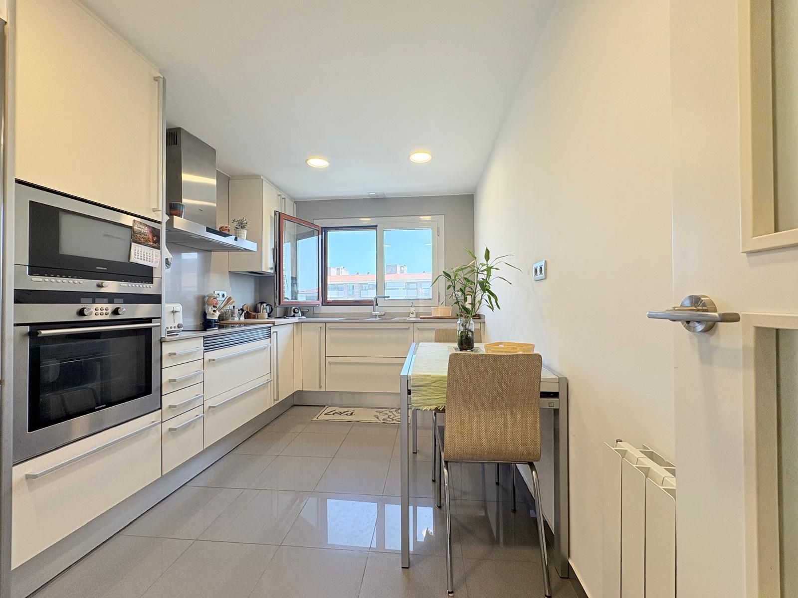 Cocina de Piso en venta en Sabadell con Aire acondicionado, Calefacción y Jardín privado