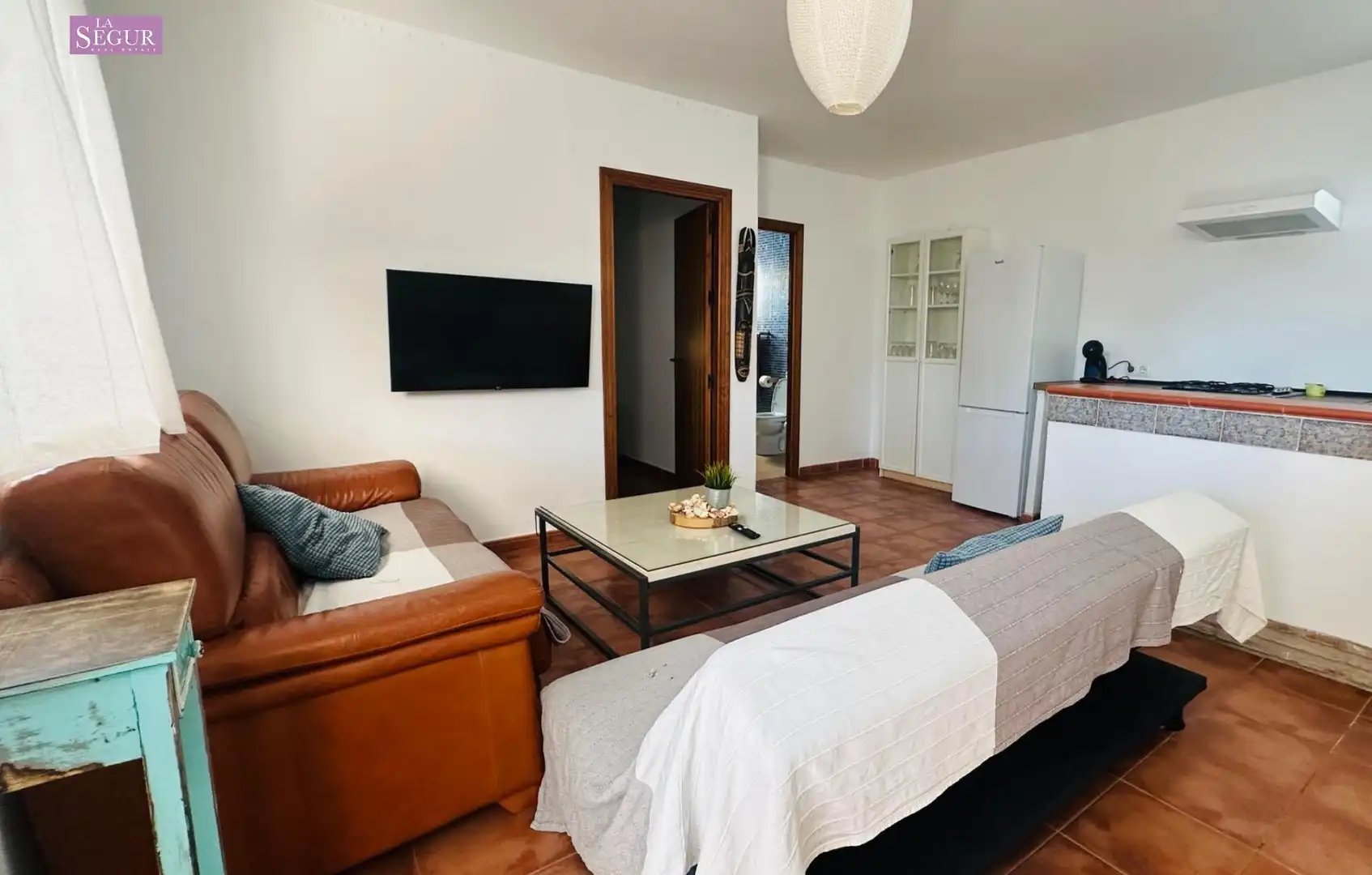Sala d'estar de Casa o xalet en venda en Barbate amb Jardí privat, Terrassa i Moblat