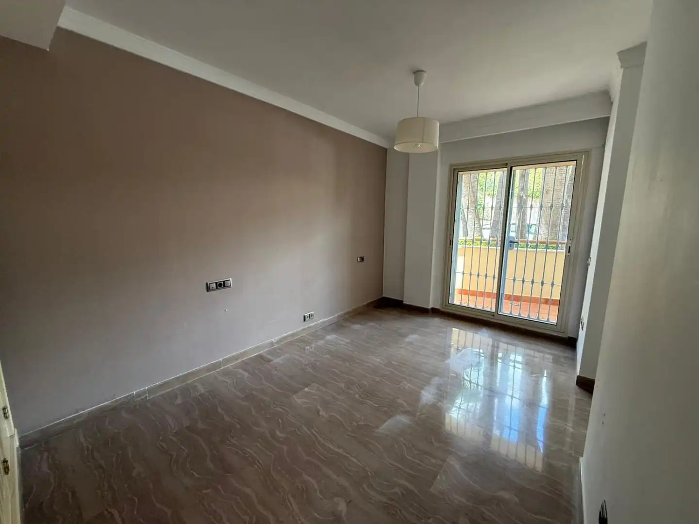 Habitación de Piso en venta en Marbella con Calefacción, Terraza y Piscina comunitaria