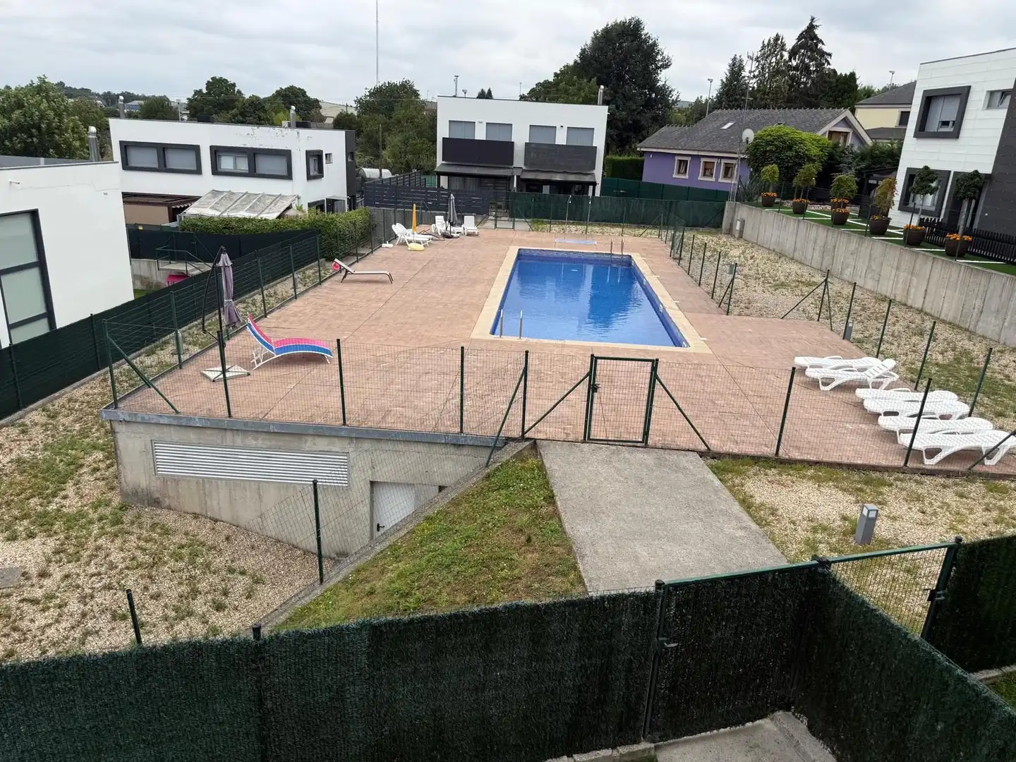 Piscina de Casa adosada en venta en Lugo con Calefacción y Jardín privado