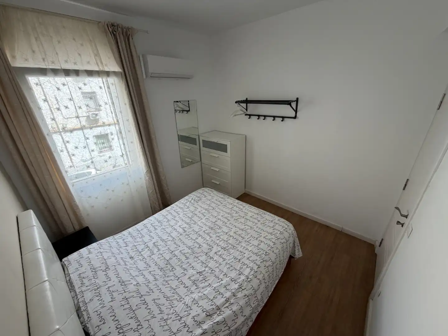 Habitación de Piso de alquiler en Málaga con Aire acondicionado, Calefacción y Amueblado
