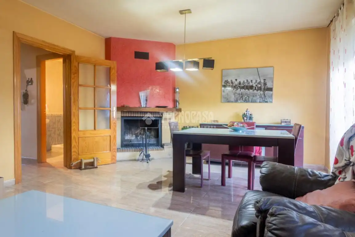 Sala d'estar de Casa adosada en venda en Cenes de la Vega amb Terrassa