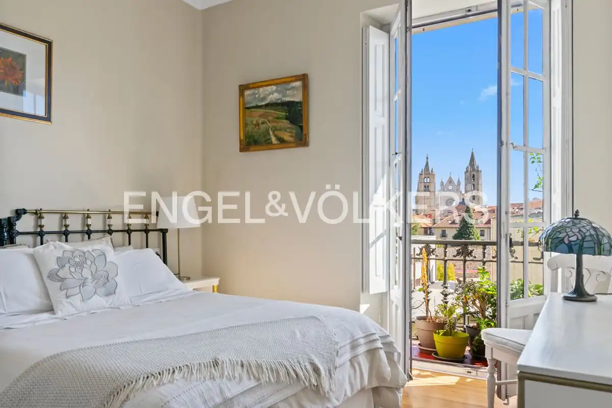Habitación de Piso en venta en León Capital  con Calefacción y Balcón