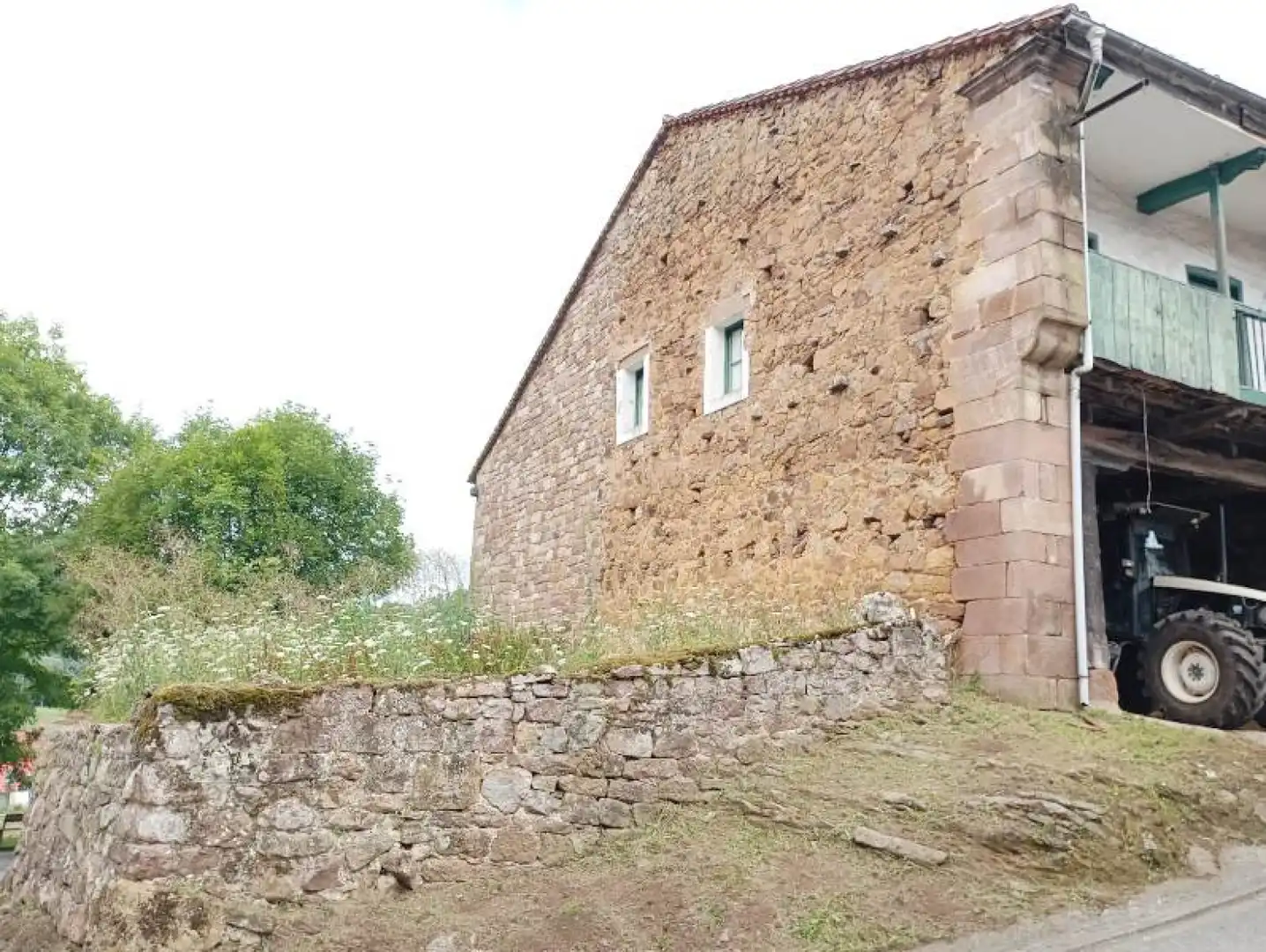 Vista exterior de Casa o xalet en venda en Cartes amb Jardí privat, Traster i Balcó