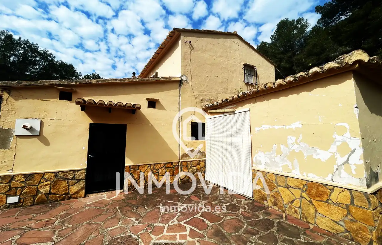 Vista exterior de Casa o xalet en venda en Xàtiva amb Terrassa, Traster i Piscina