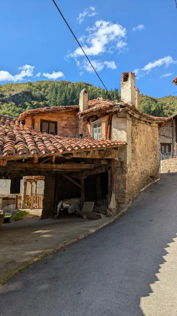 Vista exterior de Casa adosada en venta en Vega de Liébana con Terraza