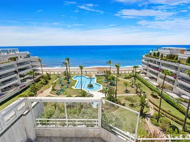 Penthouse mit Pool zum Verkauf in Avenida Bulevar Príncipe Alfonso de Hohenlohe