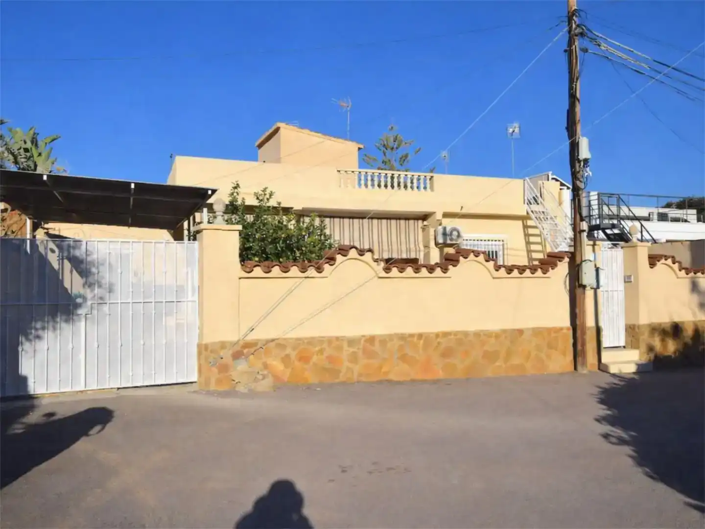 Vista exterior de Pis en venda en L'Eliana amb Aire condicionat, Jardí privat i Parquet