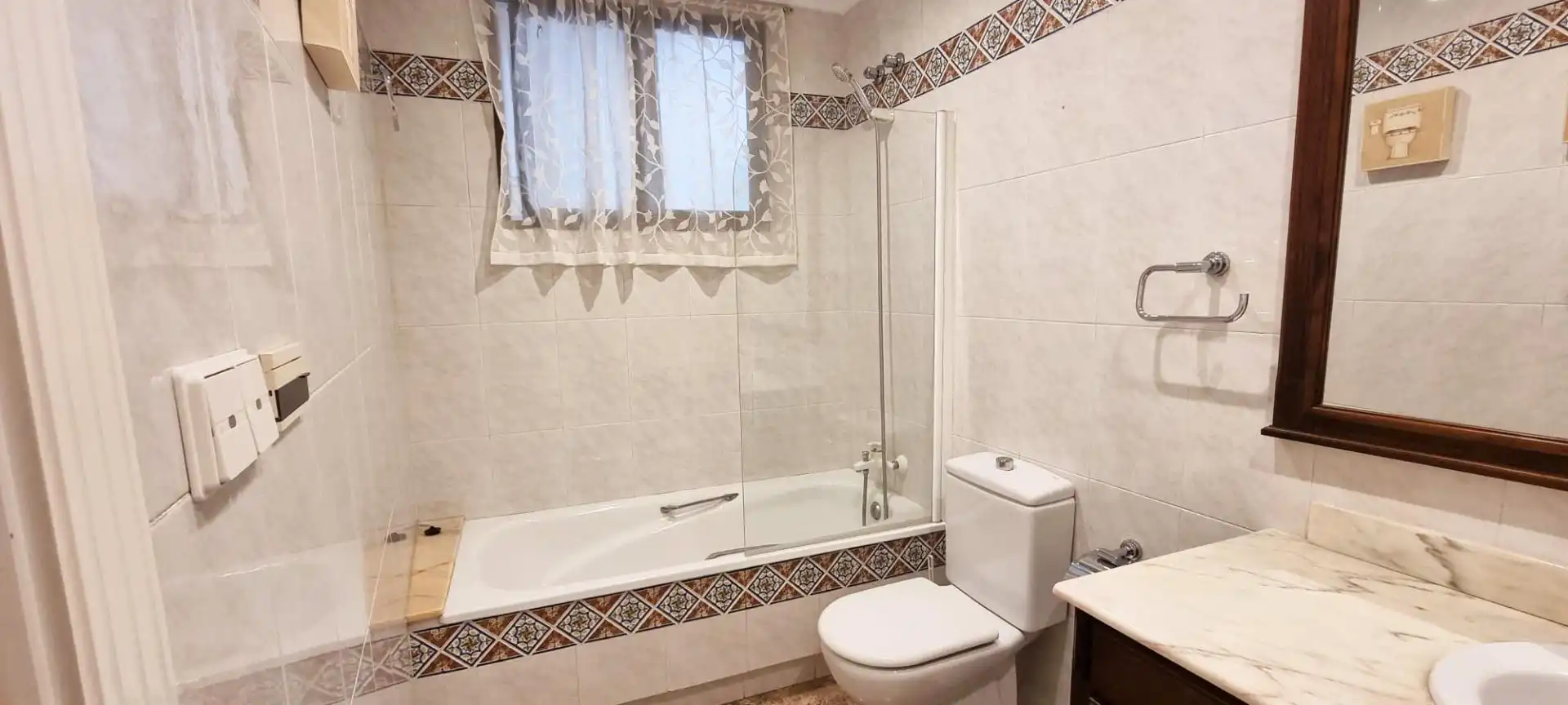 Badezimmer von Wohnung zur Miete in Elche / Elx mit Klimaanlage, Terrasse und Möbliert
