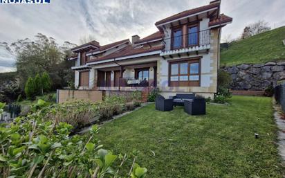 Vista exterior de Casa adosada en venda en Meruelo amb Calefacció, Jardí privat i Parquet