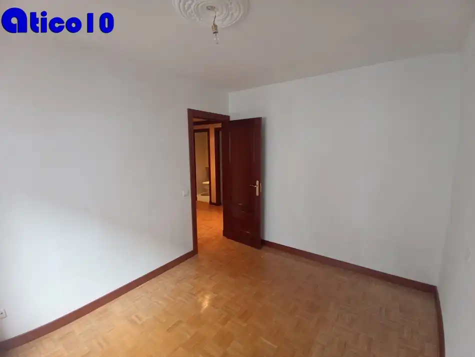 Flat for sale in Calle Doctor Antonio Bascarán Asúnsolo, Cerdeño - El Palais - Mercadín