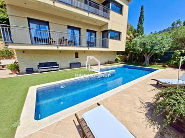 Casa con piscina in vendita a Canyelles