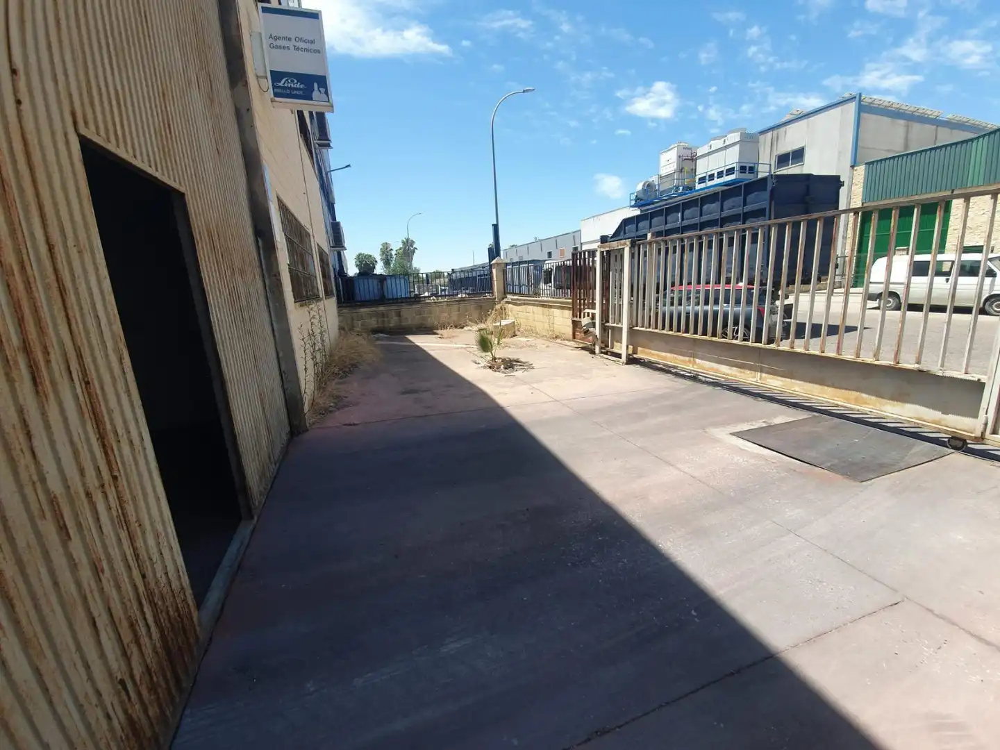 Aparcament de Nau industrial de lloguer en Dos Hermanas