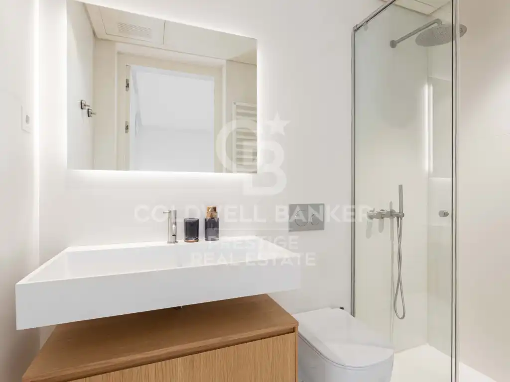 Bathroom of Attic for sale in Barcelona  with Terrace, Swimming Pool and Balcony
