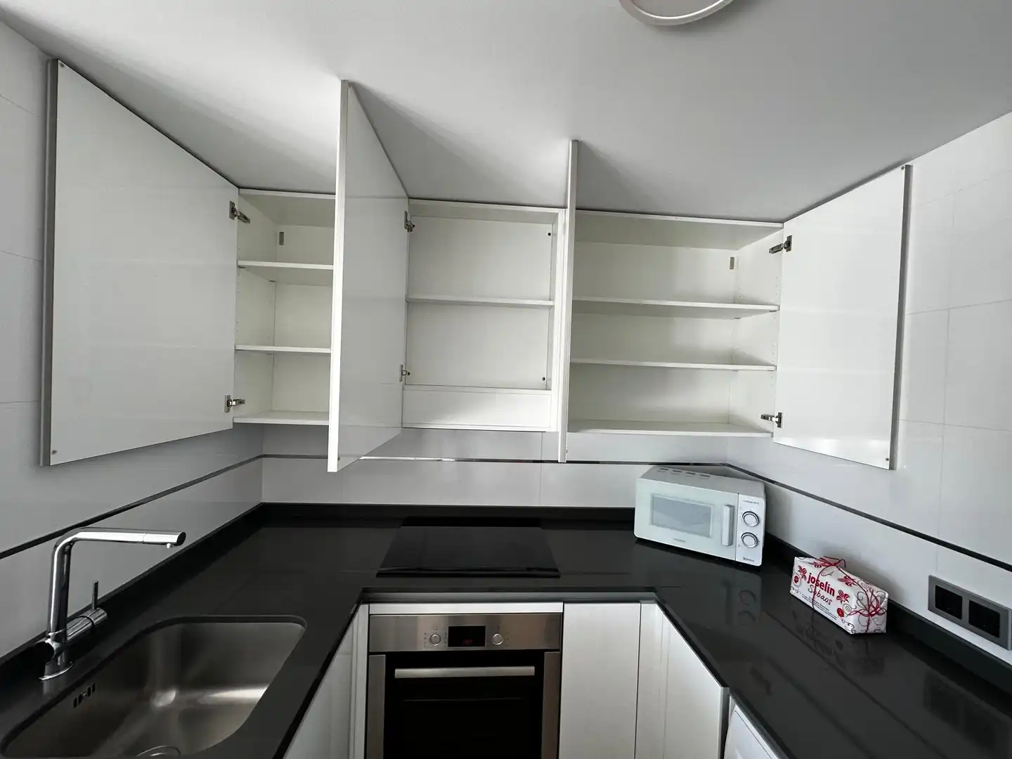 Kitchen of Flat for rent in Madrid  with Air Conditioner, Heating and Parquet flooring