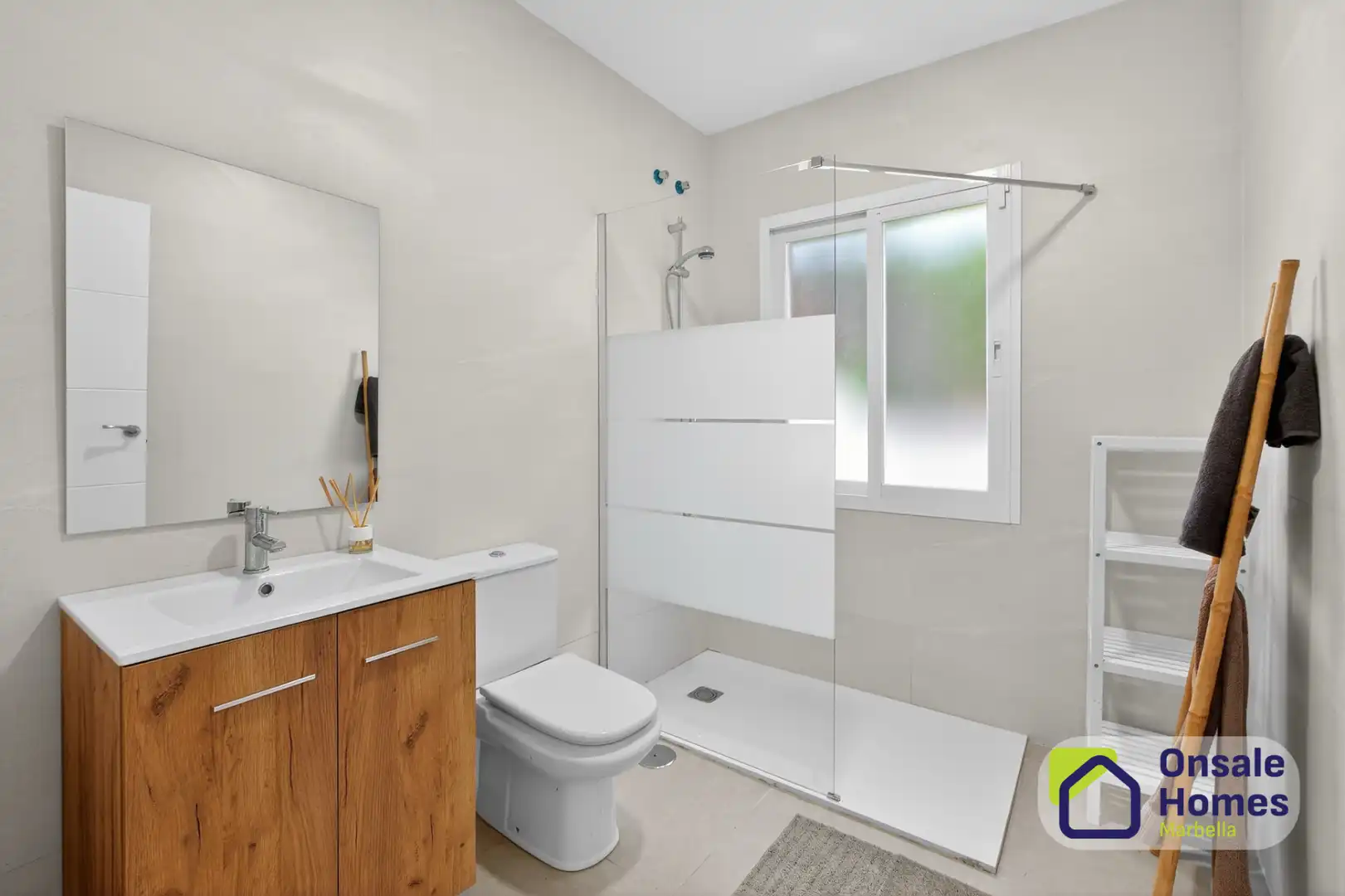 Bathroom of Houses for sale in Marbella  with Air Conditioner, Private garden and Terrace