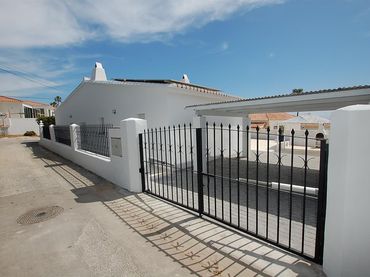 Chalet con piscina en venta en La Cala Mijas