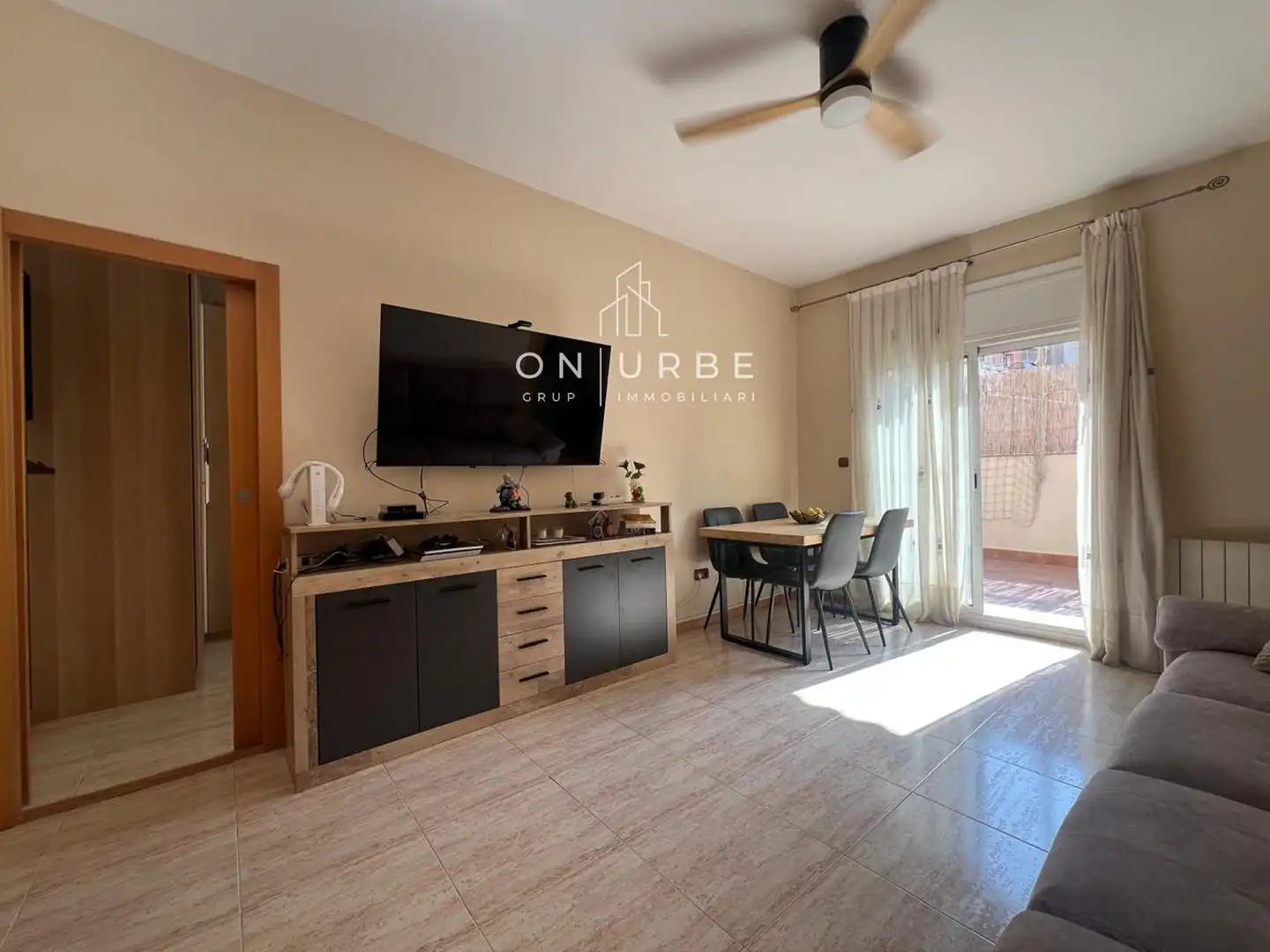 Living room of Flat for sale in Badalona  with Heating, Parquet flooring and Terrace