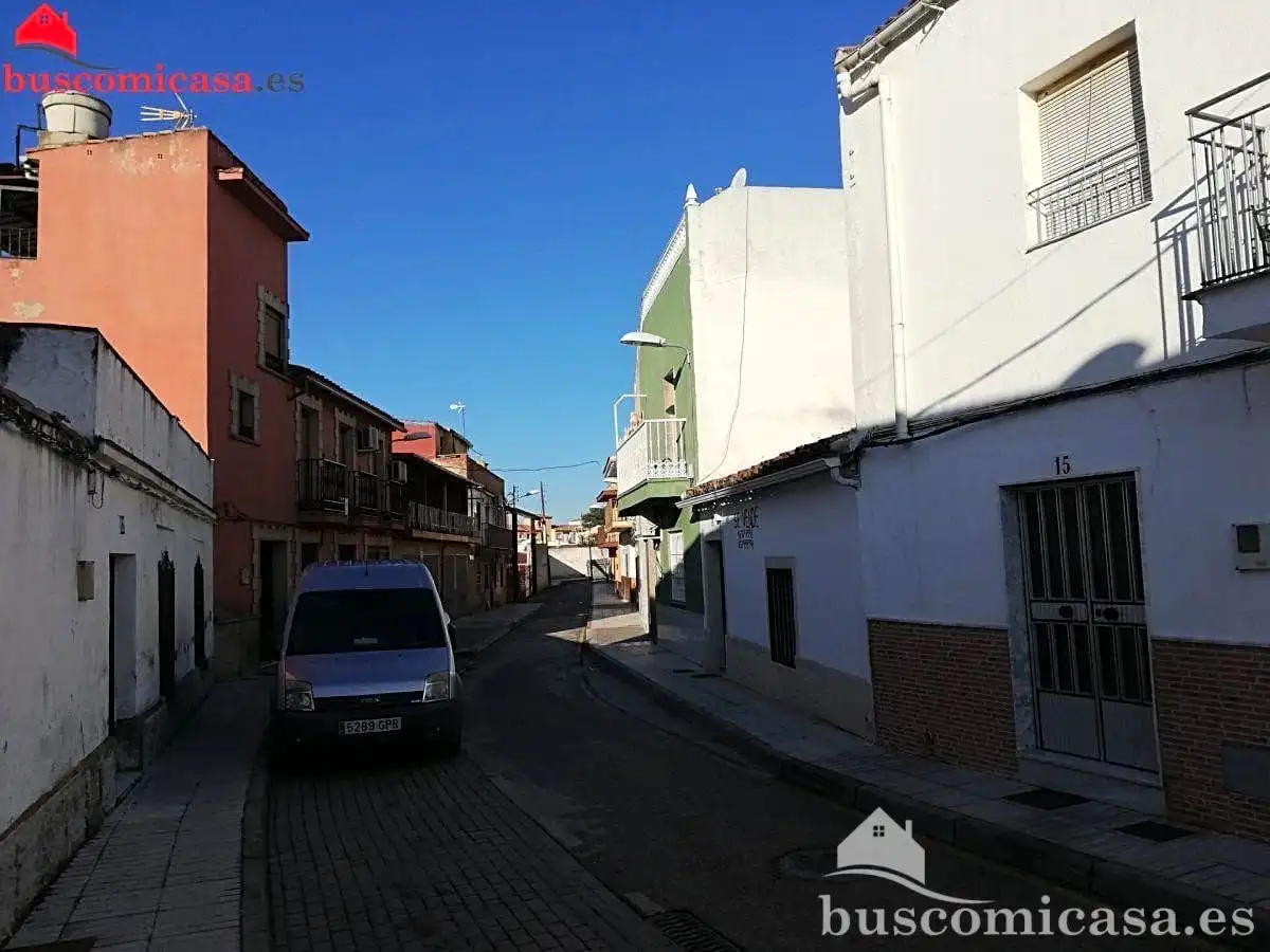 Vista exterior de Casa adosada en venta en Linares con Aire acondicionado, Jardín privado y Terraza