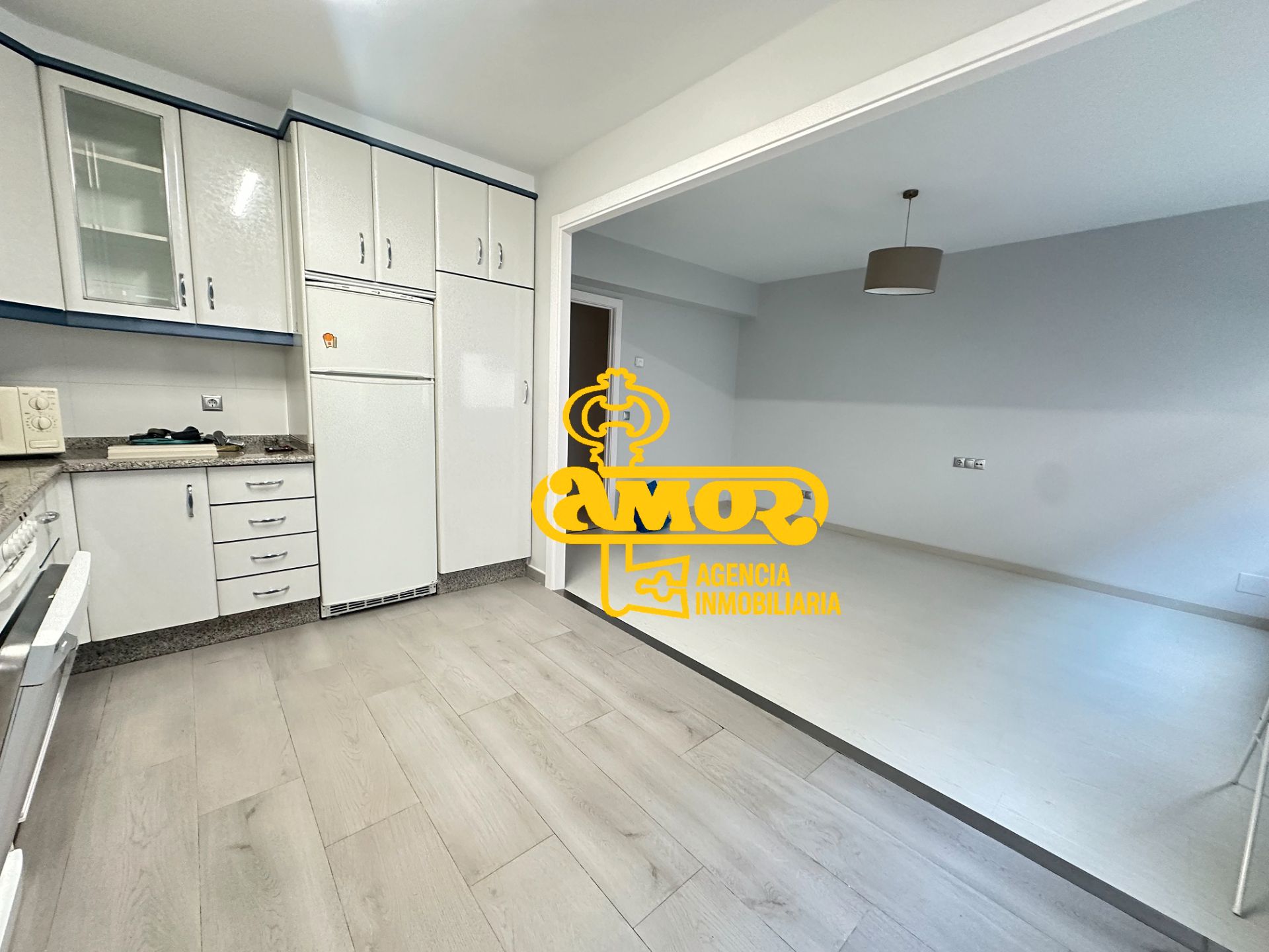 Cocina de Piso en venta en Santiago de Compostela  con Calefacción