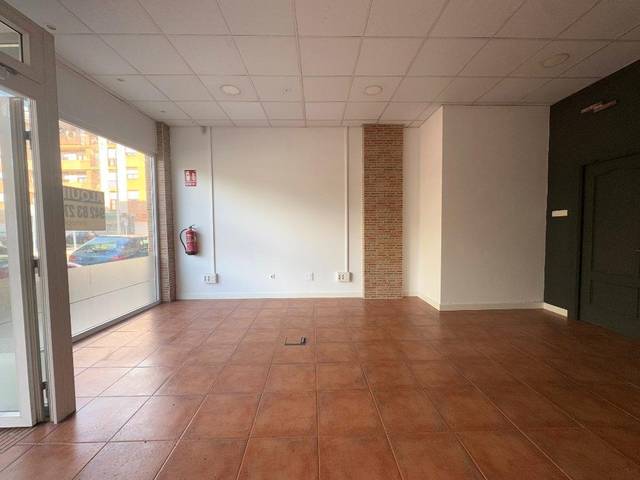 Local comercial en Alquiler en Calle ANDALUCIA, 8 en Los Corrales de Buelna