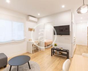 Living room of Flat to rent in  Madrid Capital  with Air Conditioner, Furnished and Oven